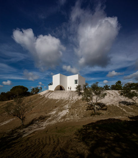 House in Fontinha by Manuel Aires Mateus