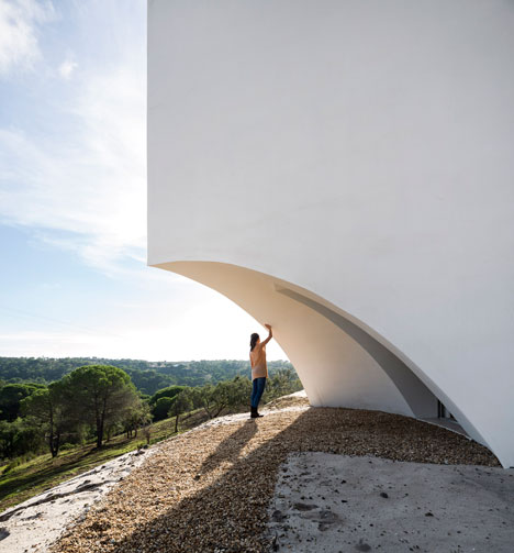 House in Fontinha by Manuel Aires Mateus
