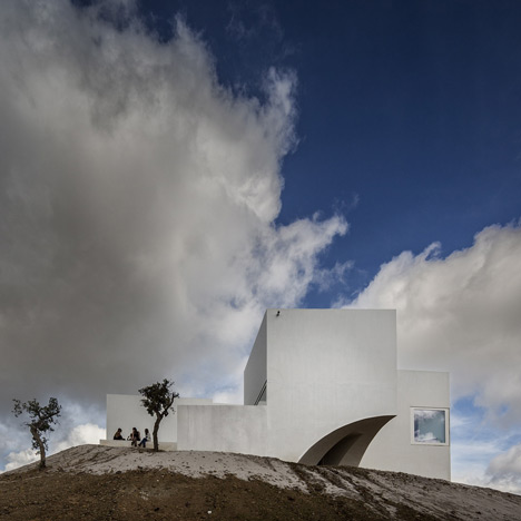 House in Fontinha by Manuel Aires Mateus