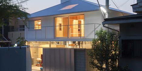 House in Kawanishi by Tato Architects based on Australia's "Queenslander" dwellings
