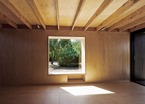 Karri Loop House by MORQ