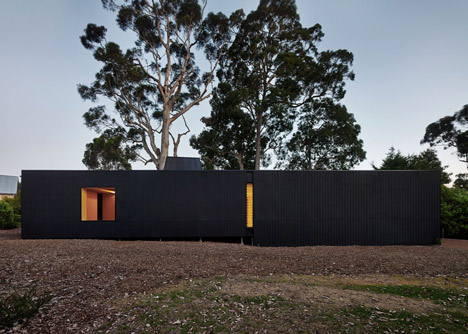 Karri Loop House by MORQ