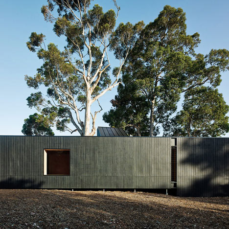 Karri Loop House by MORQ
