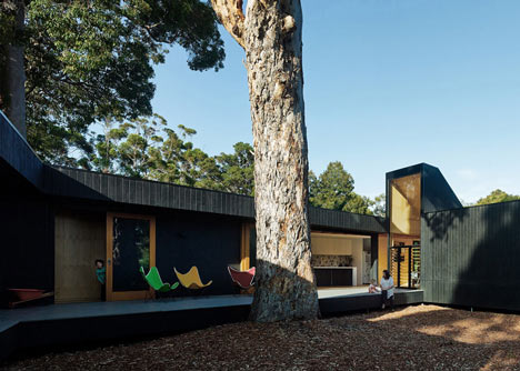 Karri Loop House by MORQ