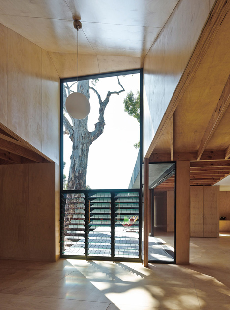 Karri Loop House by MORQ
