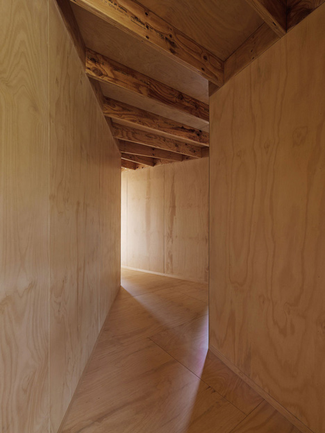 Karri Loop House by MORQ