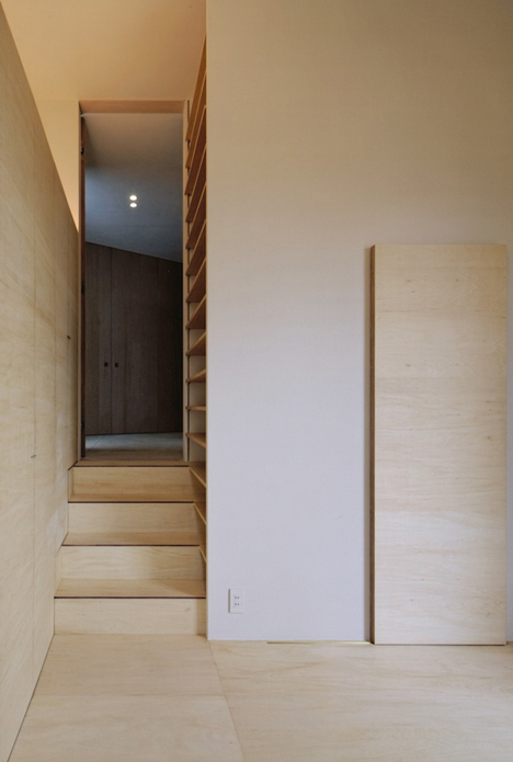 Krampon house by Shogo Aratani climbs over a rocky site
