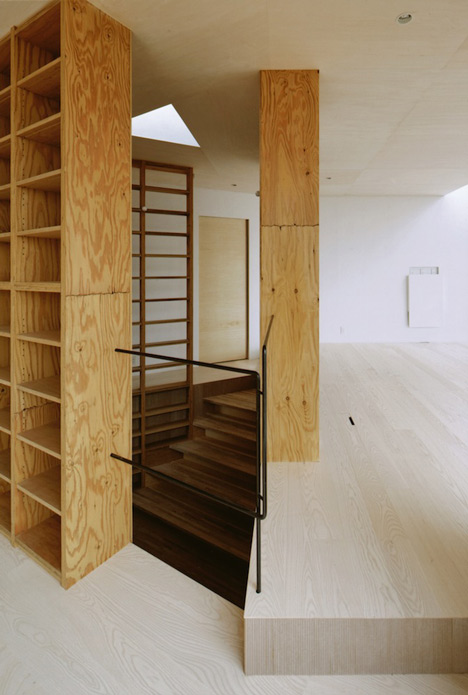 Krampon house by Shogo Aratani climbs over a rocky site