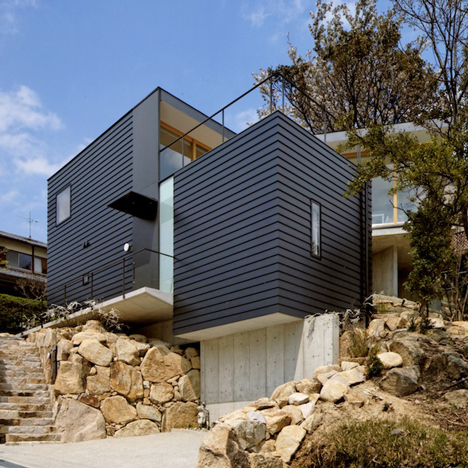 Krampon house by Shogo Aratani climbs over a rocky site