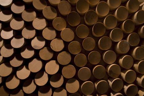 Mechanical Mirrors by Daniel Rozin replicate images using everyday objects