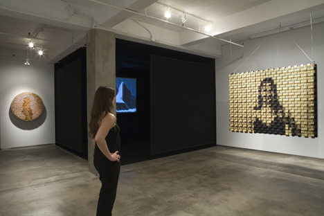 Mechanical Mirrors By Daniel Rozin_Weave Mirror_dezeen_6