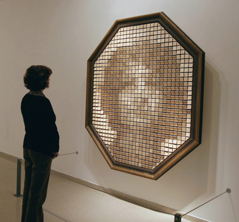 Mechanical Mirrors By Daniel Rozin_Wooden Mirror_dezeen_7