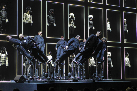 Hydraulic mechanisms tilt singers at Moncler Autumn Winter 2014 presentation
