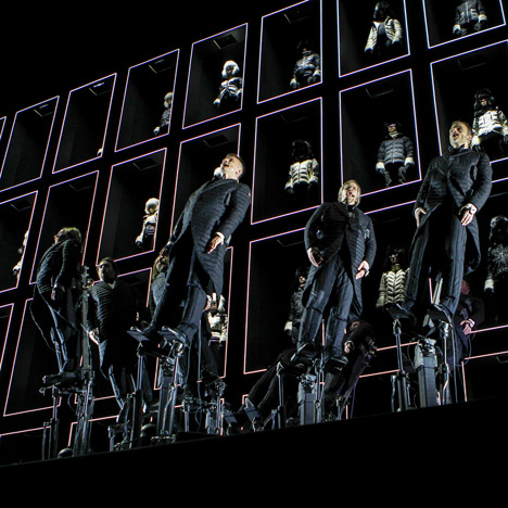 Hydraulic mechanisms tilt singers at Moncler Autumn Winter 2014 presentation