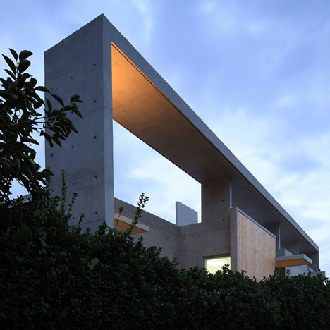 Mun Jeong Heon house by A.M Architects is surrounded by a huge concrete frame