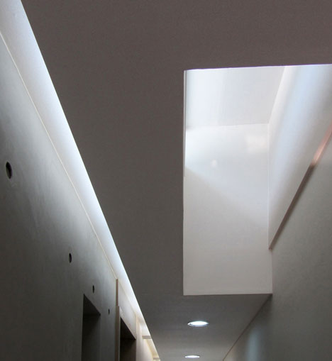 Mun Jeong Heon house by A.M Architects is surrounded by a huge concrete frame