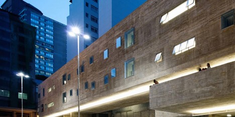 Praca das Artes by Brasil Arquitetura features concrete boxes projecting over a public plaza