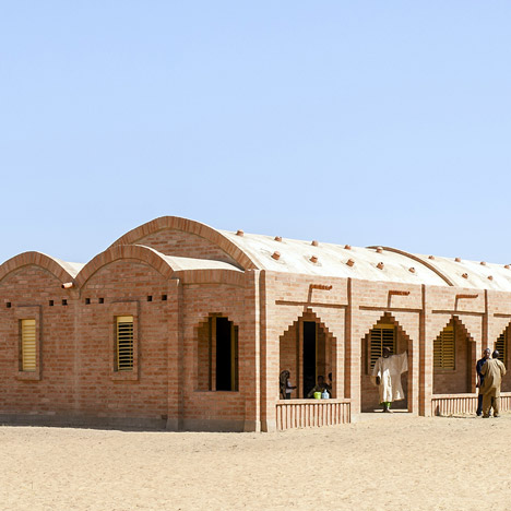 Vaulted brick primary school built on a Mali plain by Levs Architecten