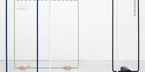 Wave-shaped clothes rails keep items evenly spaced