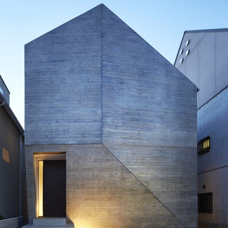 Shirokane House by MDS concealed behind windowless concrete facade