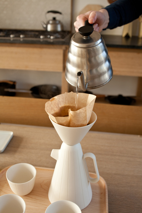 Luca Nichetto and Mjölk collaborate to make coffee set