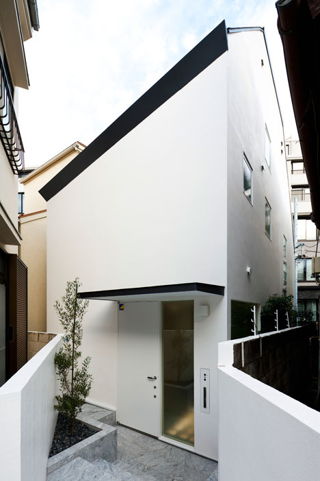 Tokyo house by Atelier Tekuto with skylight designed to "frame the sky"