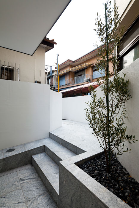Tokyo house by Atelier Tekuto with skylight designed to "frame the sky"