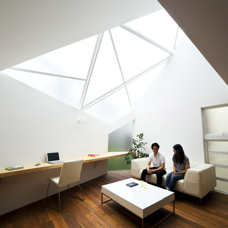 Tokyo house by Atelier Tekuto with skylight designed to “frame the sky”
