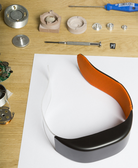 Headphones by Renaud Defrancesco transmit music across plexiglass band