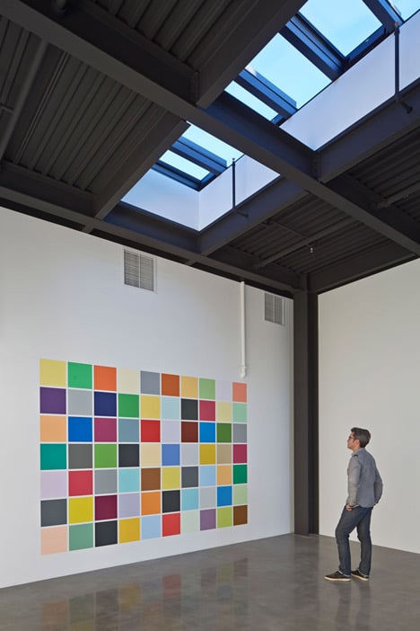 Tom Kundig hoists California gallery facade using gears and pulleys