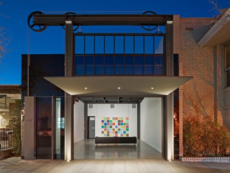 Tom Kundig hoists California gallery facade using gears and pulleys