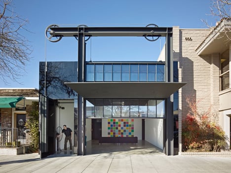 Tom Kundig hoists California gallery facade using gears and pulleys