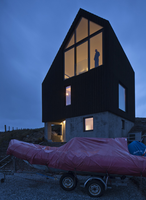 House at Camusdarach Sands by Raw Architecture Workshop has a kinked facade