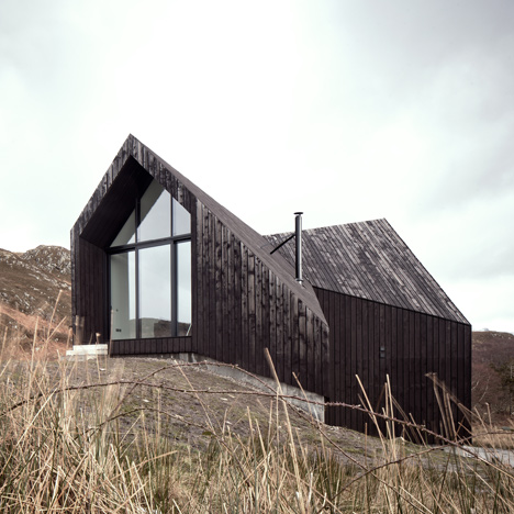 House at Camusdarach Sands by Raw Architecture Workshop has a kinked facade