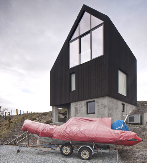 House at Camusdarach Sands by Raw Architecture Workshop has a kinked facade