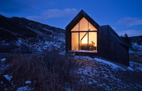 House at Camusdarach Sands by Raw Architecture Workshop has a kinked facade