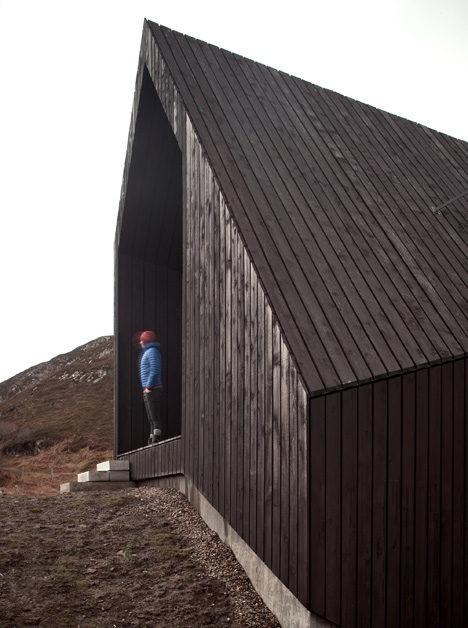 House at Camusdarach Sands by Raw Architecture Workshop has a kinked facade