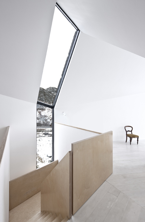 House at Camusdarach Sands by Raw Architecture Workshop has a kinked facade