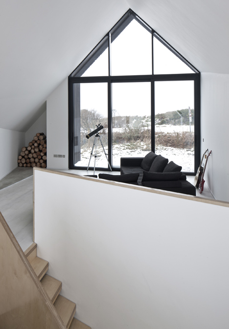 House at Camusdarach Sands by Raw Architecture Workshop has a kinked facade