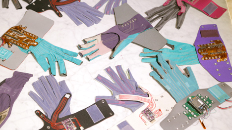 Imogen Heap demonstrates Mi.Mu gloves