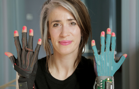 Imogen Heap demonstrates Mi.Mu gloves