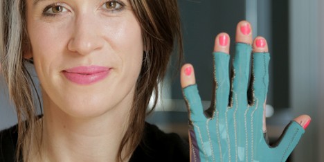 Imogen Heap demonstrates Mi.Mu gloves