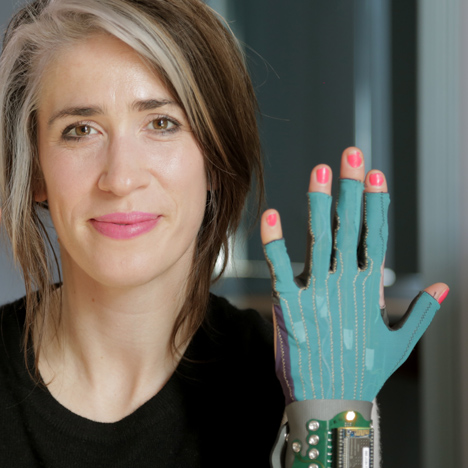 Imogen Heap demonstrates Mi.Mu gloves