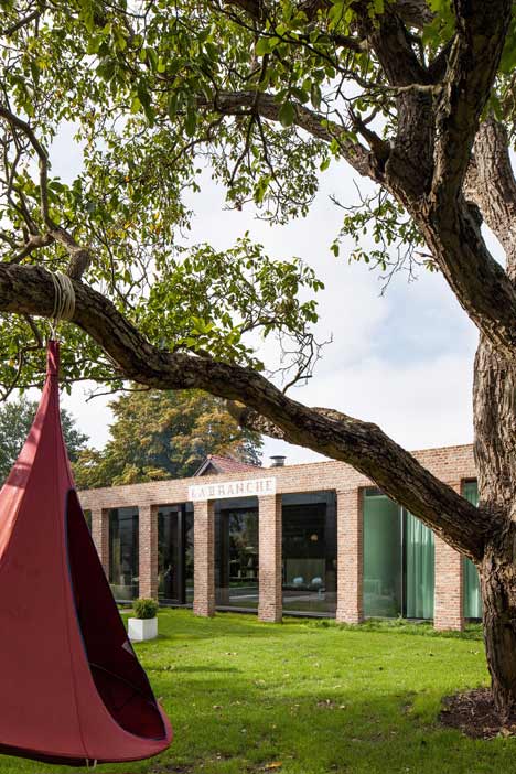 La-Branche-by-DMOA-Architecten-dezeen_21