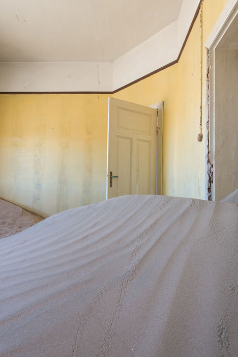 Ghost town engulfed by mounds of sand<br /> photographed by Romain Veillon