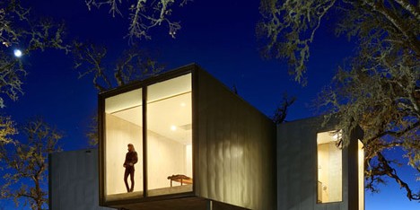 Moose Road house by Mork-Ulnes Architects frames the Californian landscape