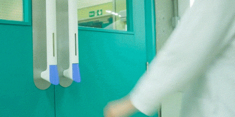 Hospital door handle sanitises users' hands and measures cleanliness of staff