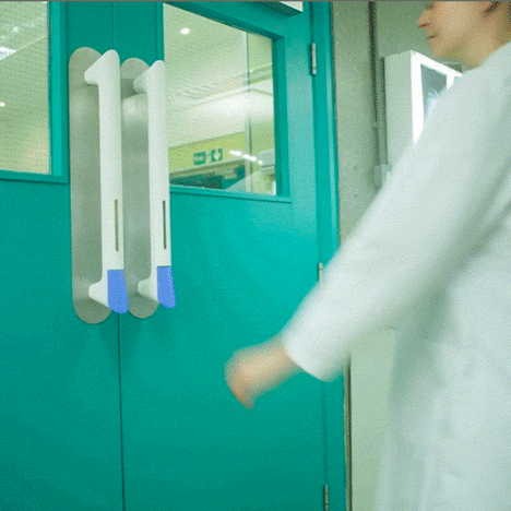 Hospital door handle sanitises users' hands and measures cleanliness of staff