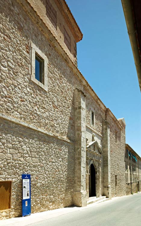 Restoration and adaptation of a 16th century Chapel in Brihuega by Adam Bresnick