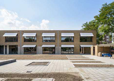 School in Rotterdam decorated with tiles based on traditional Dutch patterns